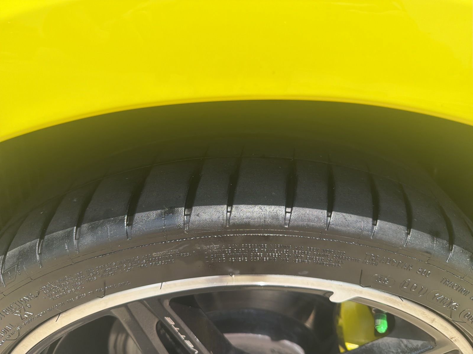 Used 2022 Chevrolet Corvette Stingray Premium Conv w/ Z51 Performance Package RWD image 13