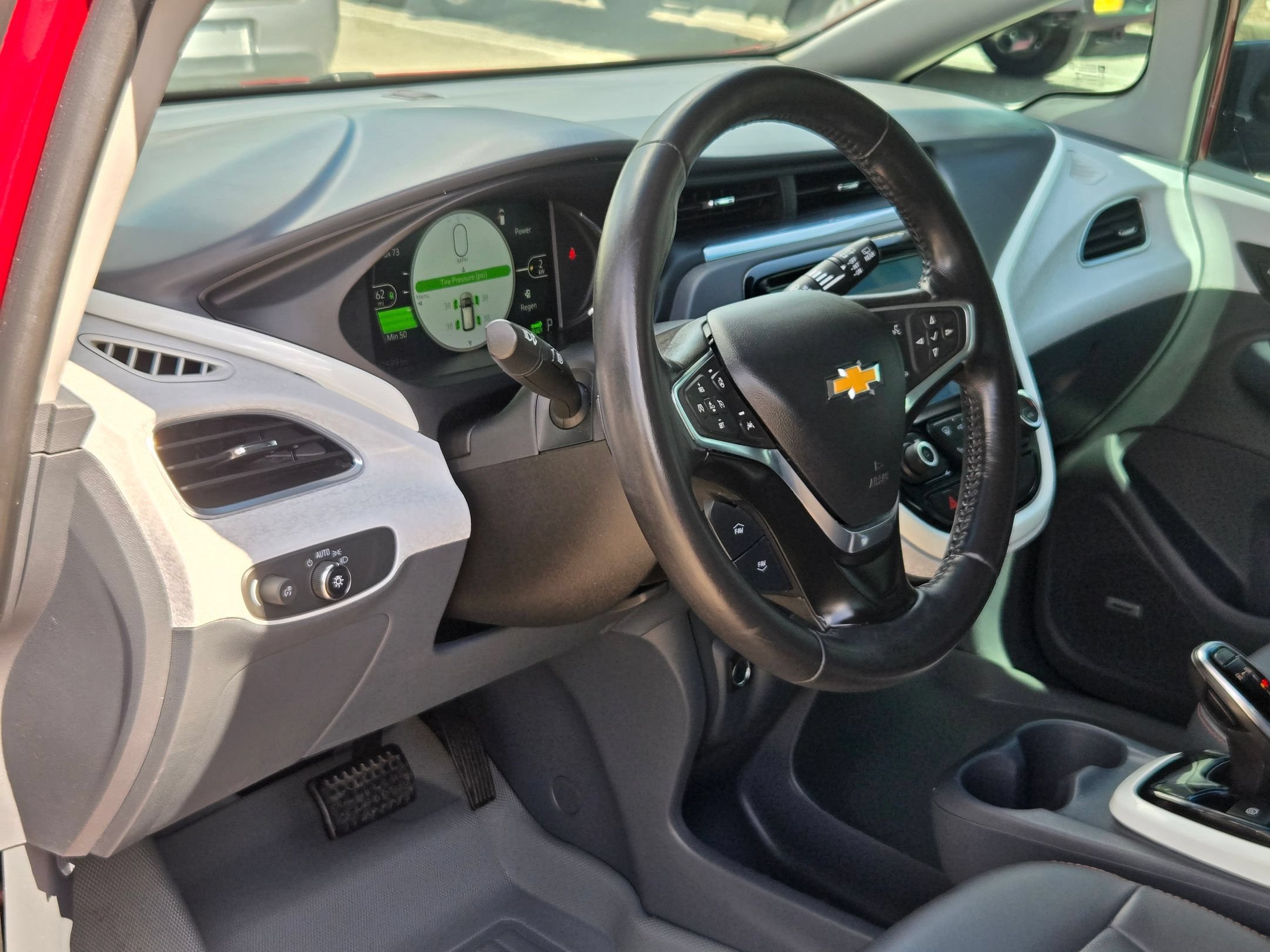 Used 2019 Chevrolet Bolt Premier w/ Infotainment Package FWD image 13