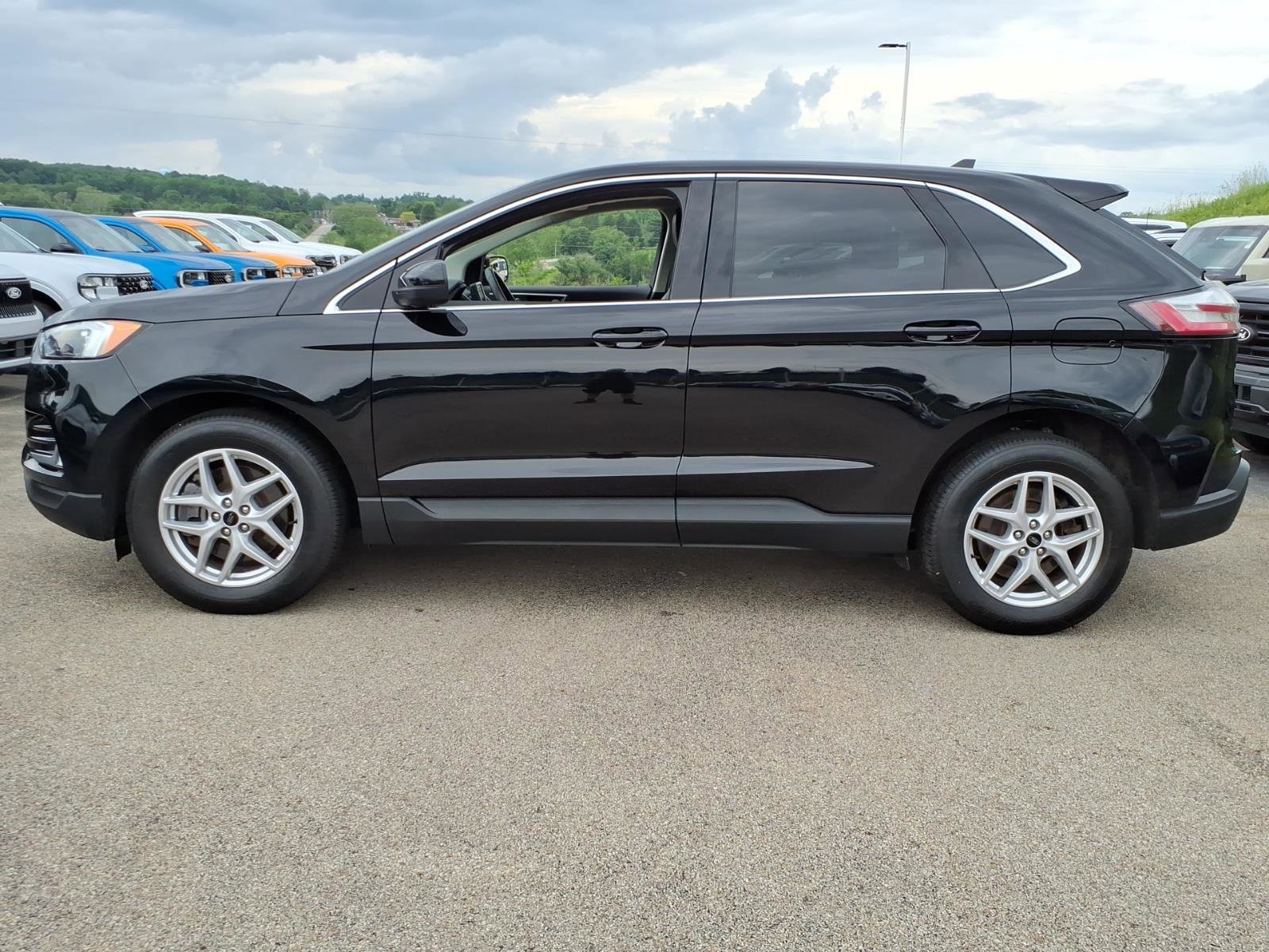 Certified 2024 Ford Edge SEL w/ Convenience Package AWD/4WD image 4