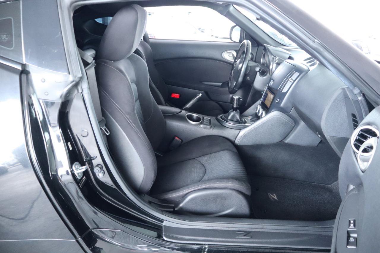 Used 2017 Nissan 370Z Coupe RWD image 30
