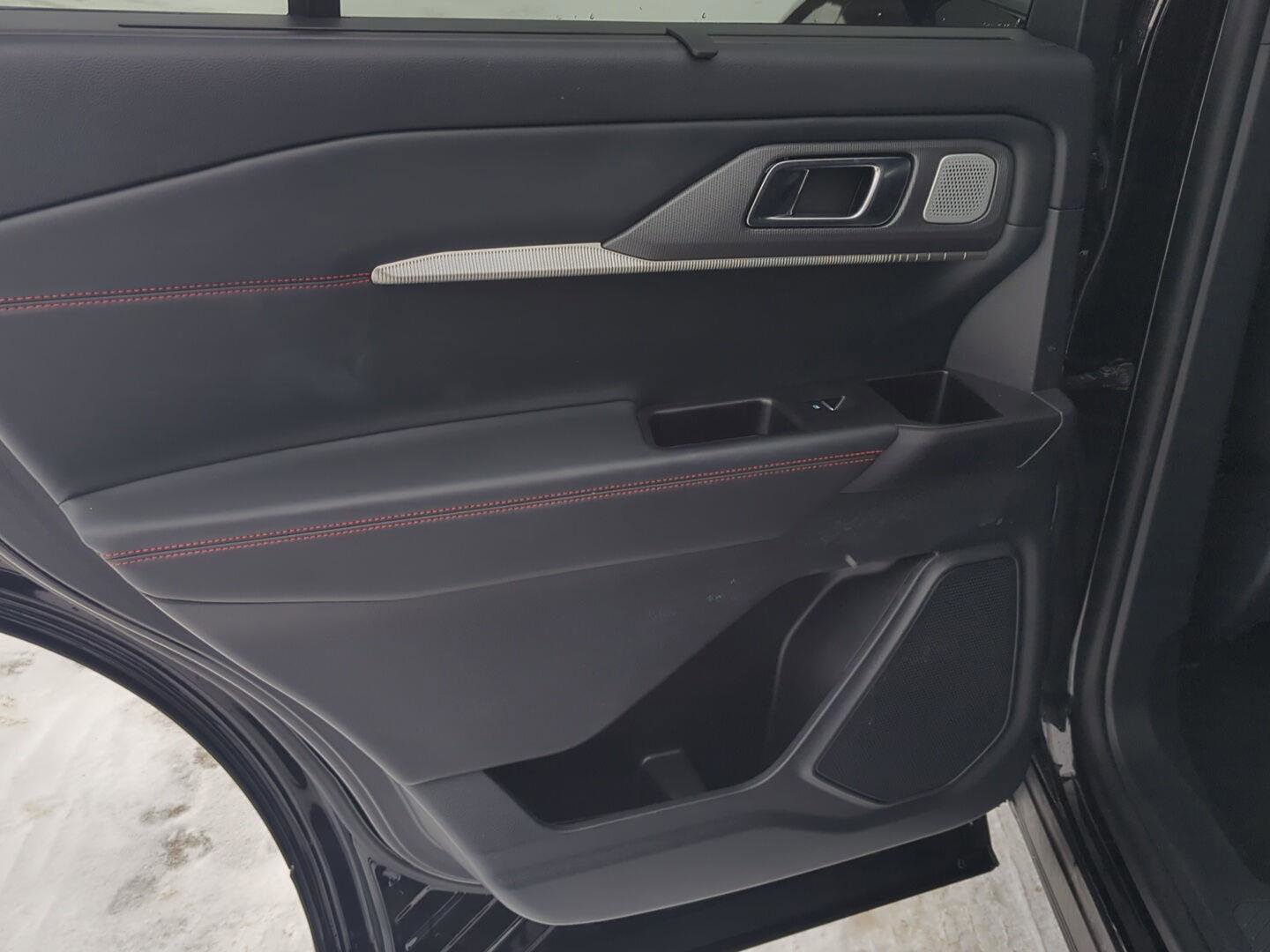 Used 2025 Ford Explorer ST image 19