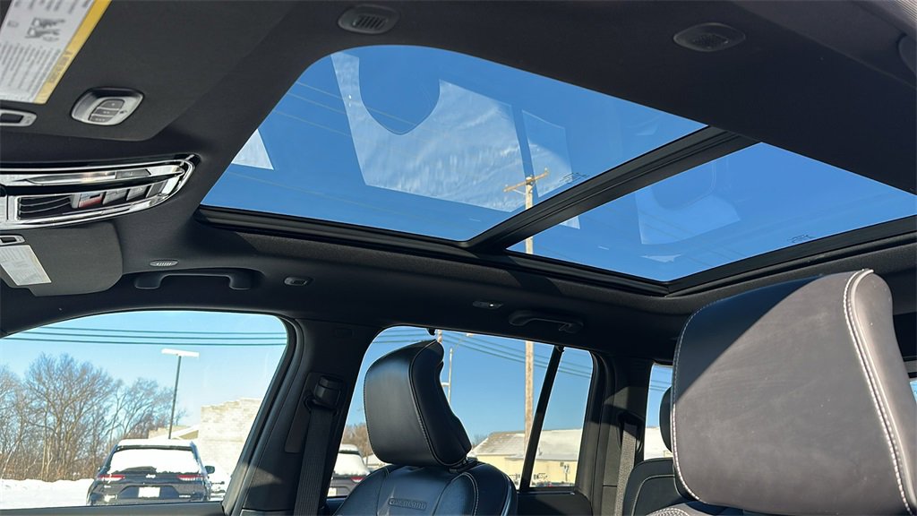 Used 2024 Jeep Grand Cherokee Overland w/ Adv Protech Group III image 16