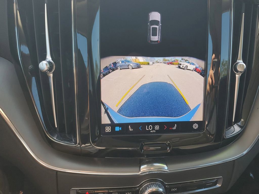 Used 2024 Volvo XC60 B5 Core image 31