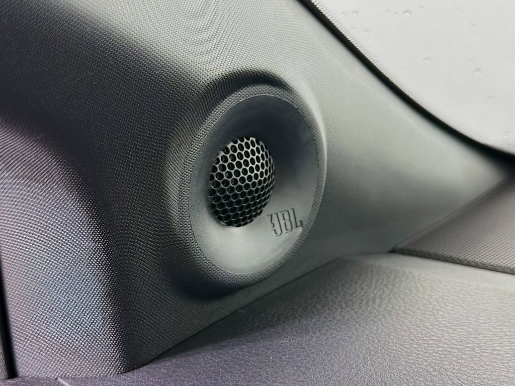 Used 2025 Toyota Sienna Limited image 19