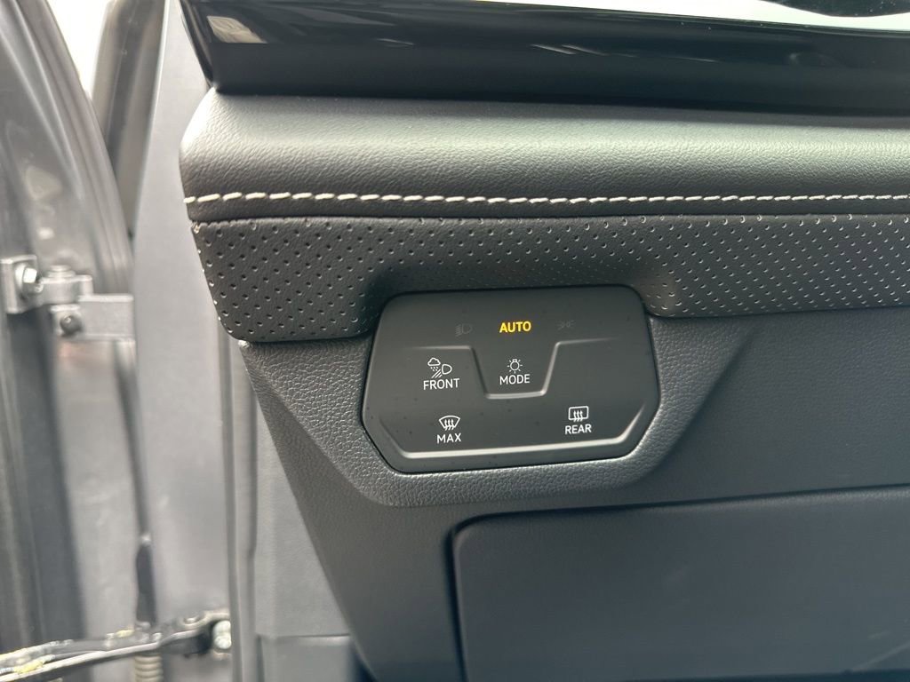 Used 2024 Volkswagen Atlas SE AWD/4WD image 49