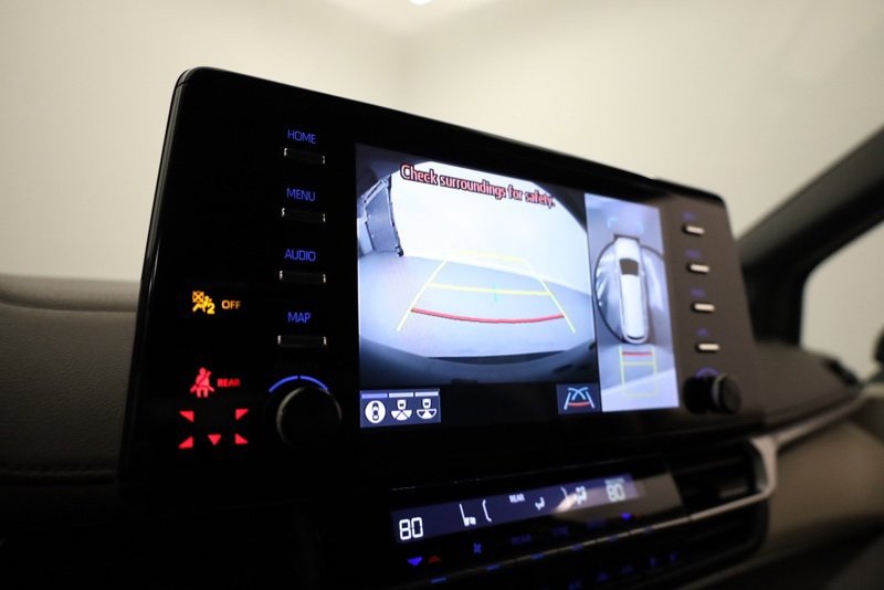 Used 2023 Toyota Sienna Platinum image 19