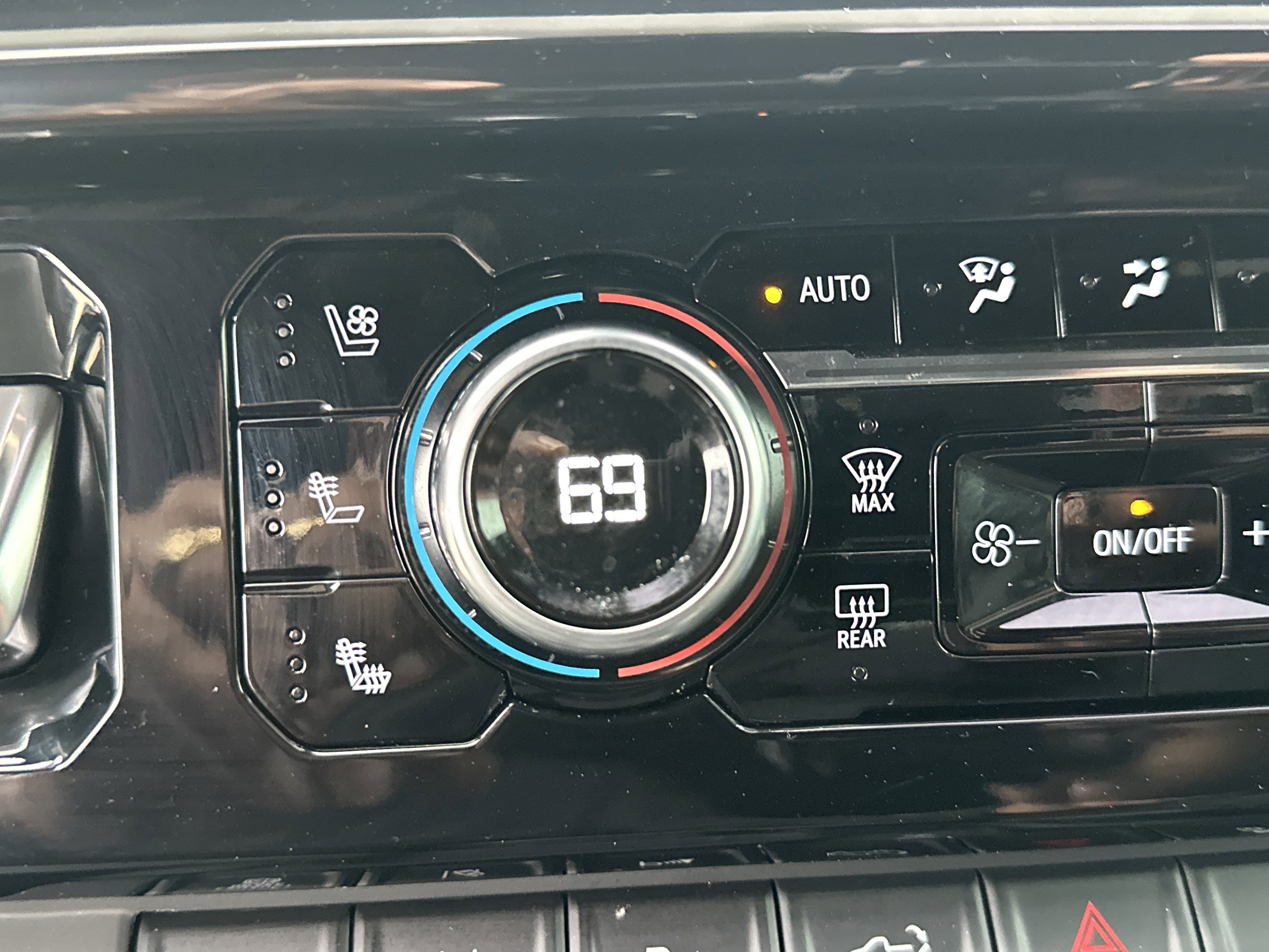 Certified 2025 GMC Sierra 2500 AT4 w/ AT4 Premium Plus Package image 32