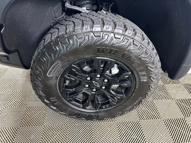 Used 2025 Chevrolet Silverado 1500 ZR2 w/ Technology Package image 10