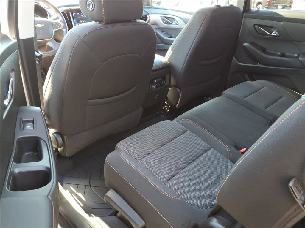 Used 2021 Chevrolet Traverse LS image 32