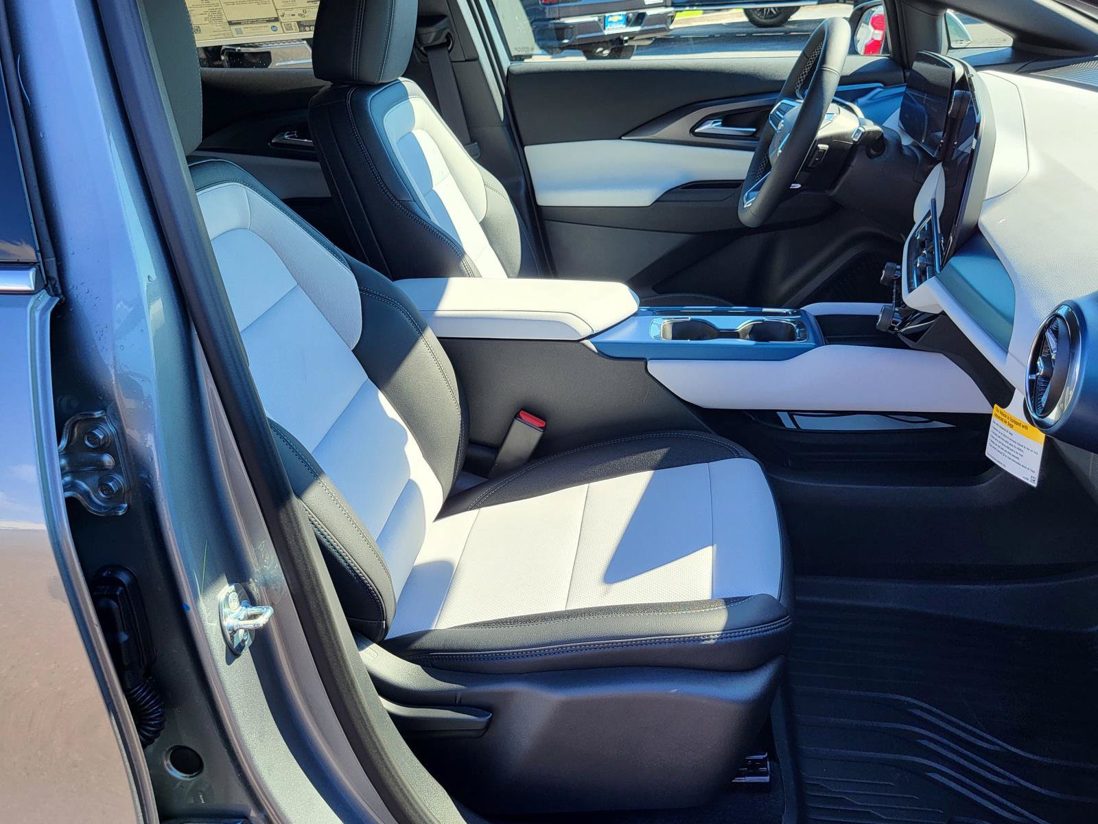 New 2026 Chevrolet Equinox EV LT AWD/4WD image 10