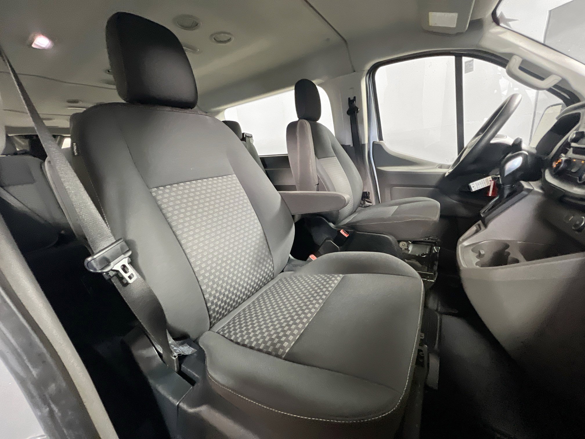 Used 2021 Ford Transit 350 XLT image 30