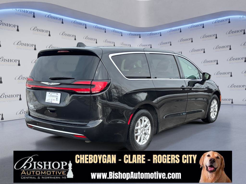 Used 2023 Chrysler Pacifica Touring-L image 20