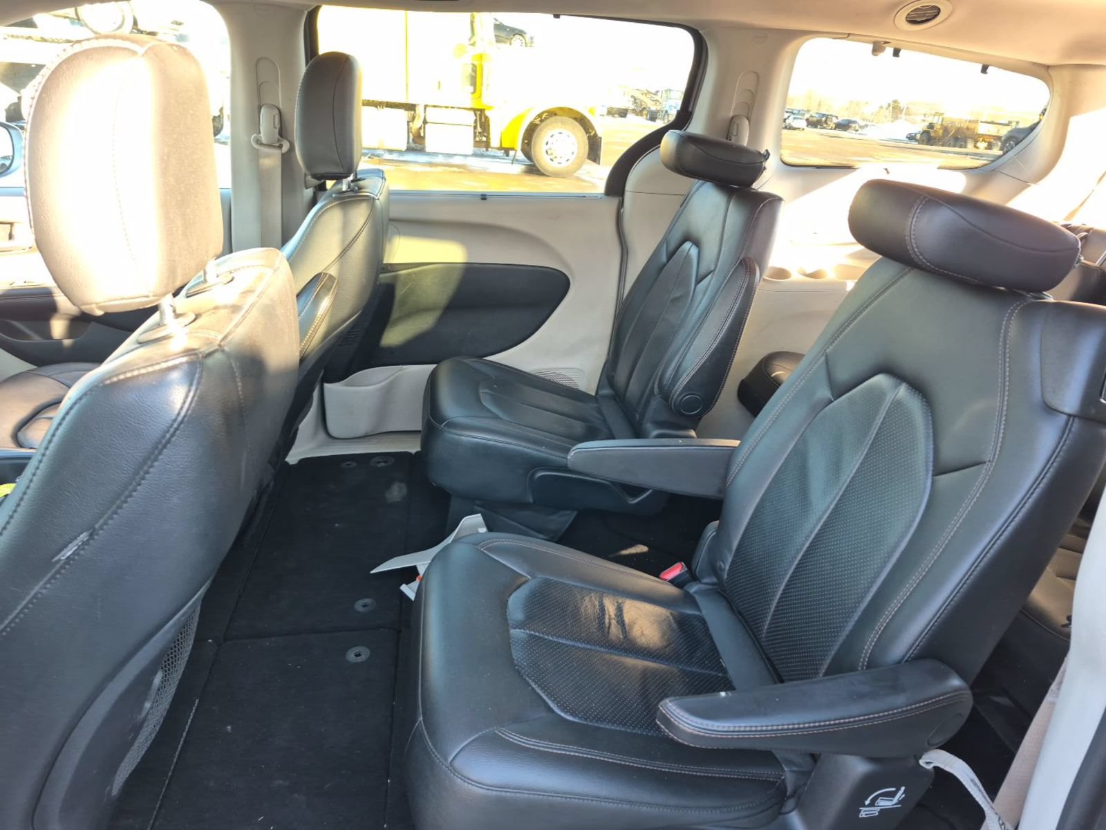 Used 2018 Chrysler Pacifica Touring-L w/ Advanced Safetytec Group FWD image 10