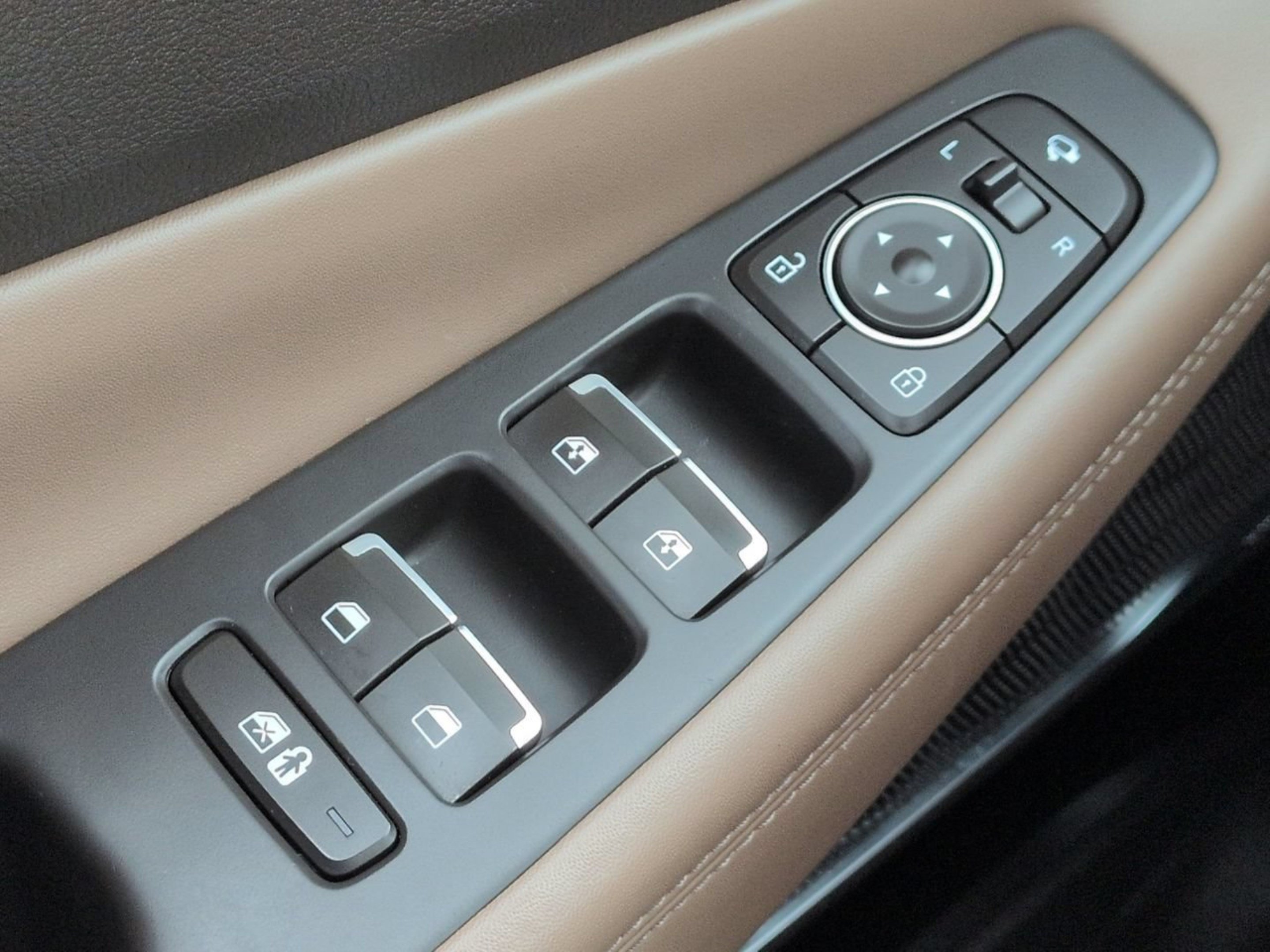 Used 2022 Hyundai Santa Fe Limited AWD/4WD image 31