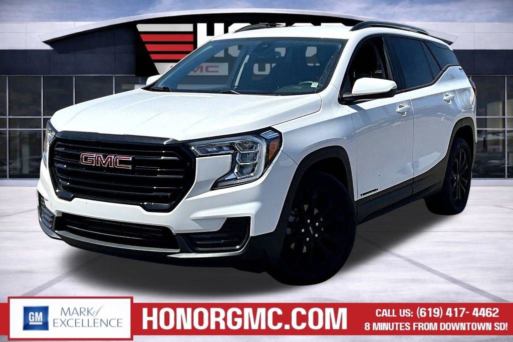 Used 2022 GMC Terrain SLE w/ Driver Convenience Package image 3
