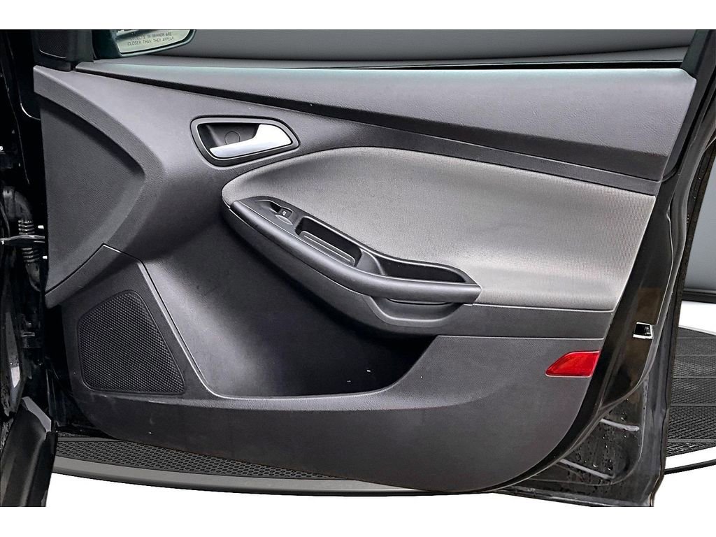 Used 2014 Ford Focus SE w/ SE Winter Package image 19