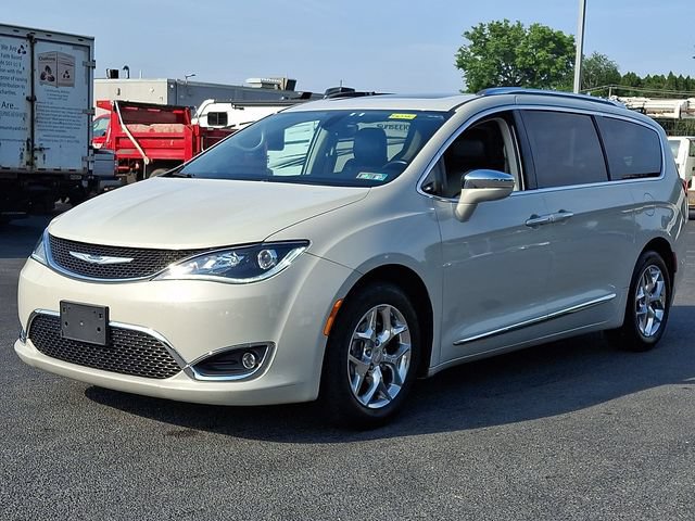 Used 2017 Chrysler Pacifica Limited FWD image 6