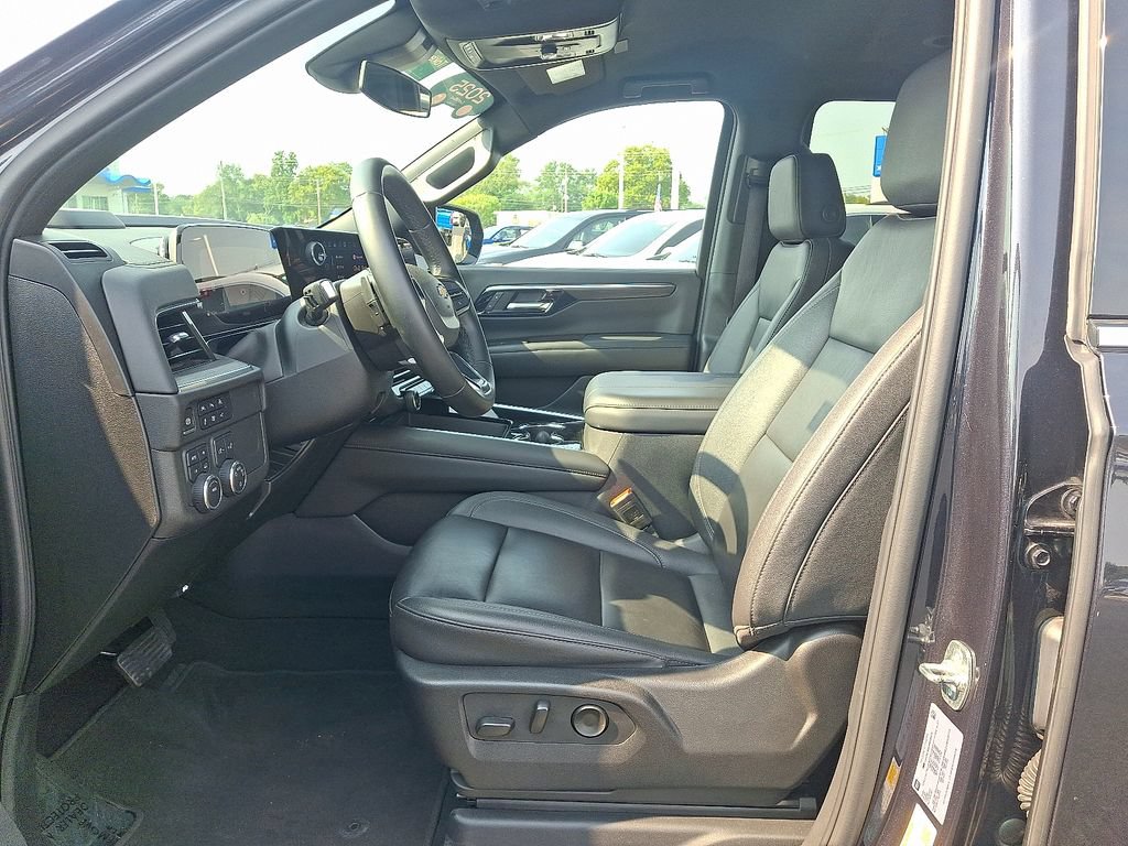 Certified 2025 Chevrolet Suburban LT AWD/4WD image 15