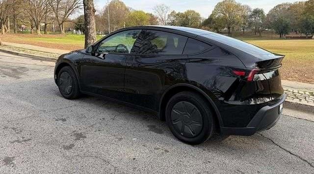 Used 2026 Tesla Model Y 2WD image 4