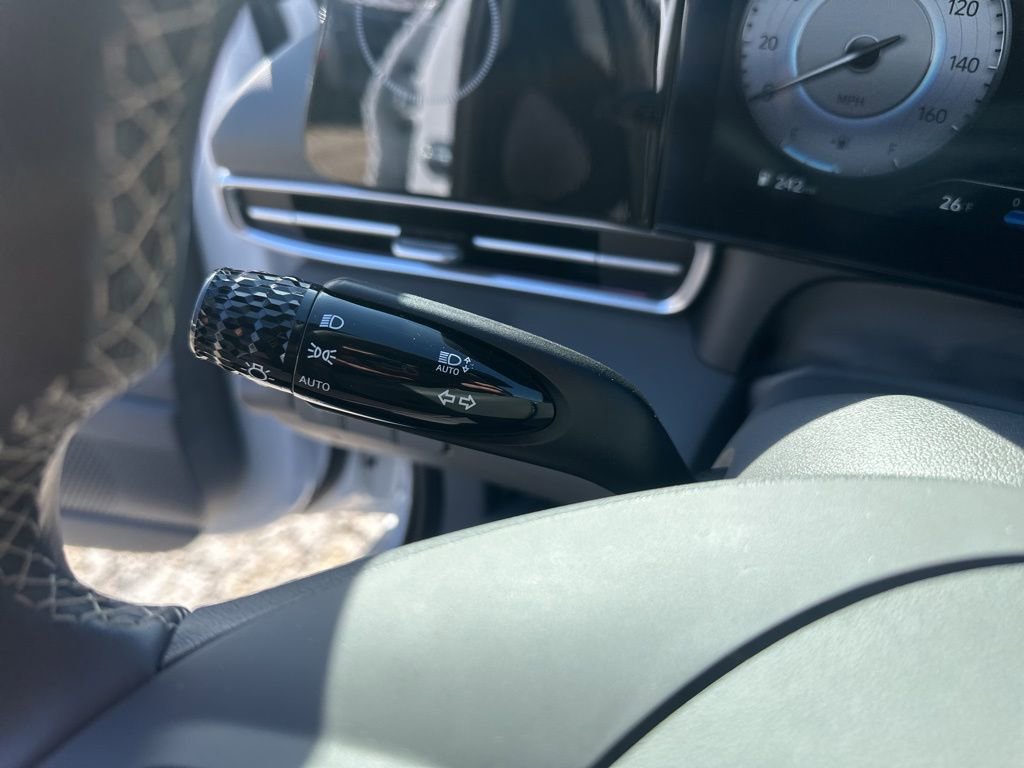 Certified 2025 Hyundai Elantra SEL image 12