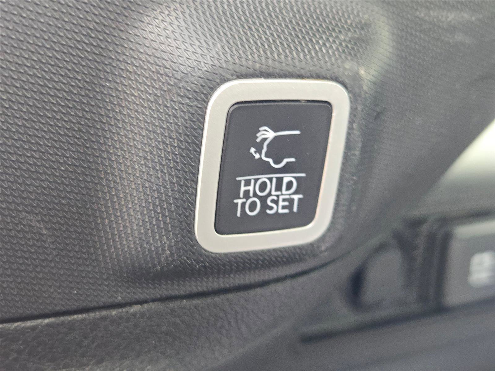 Certified 2024 Jeep Grand Cherokee Altitude image 20