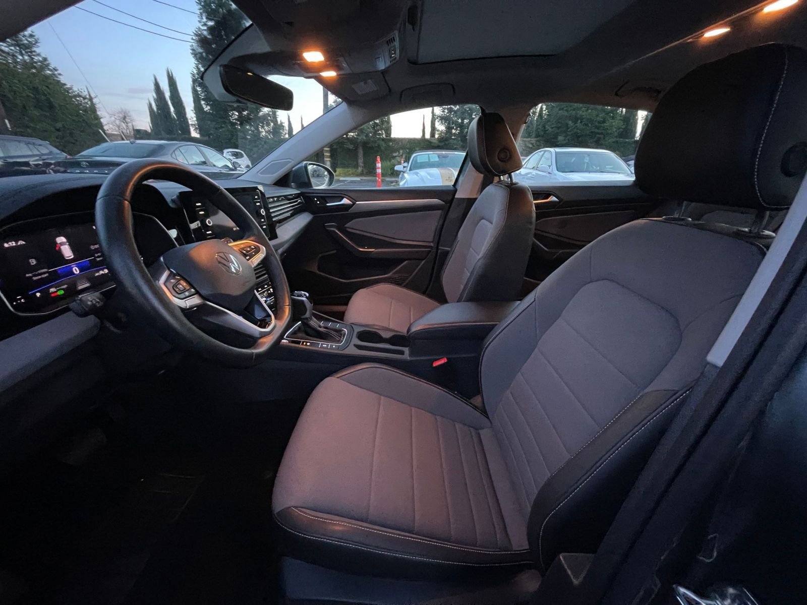 Used 2025 Volkswagen Jetta SE image 27