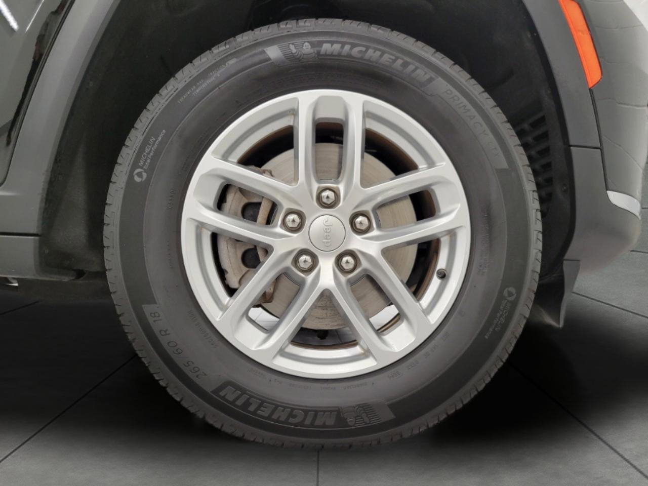 Used 2024 Jeep Grand Cherokee L Laredo AWD/4WD image 4