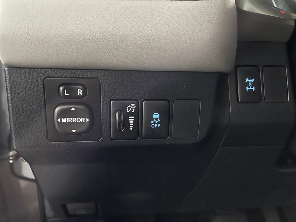 Used 2015 Toyota RAV4 XLE AWD/4WD image 35
