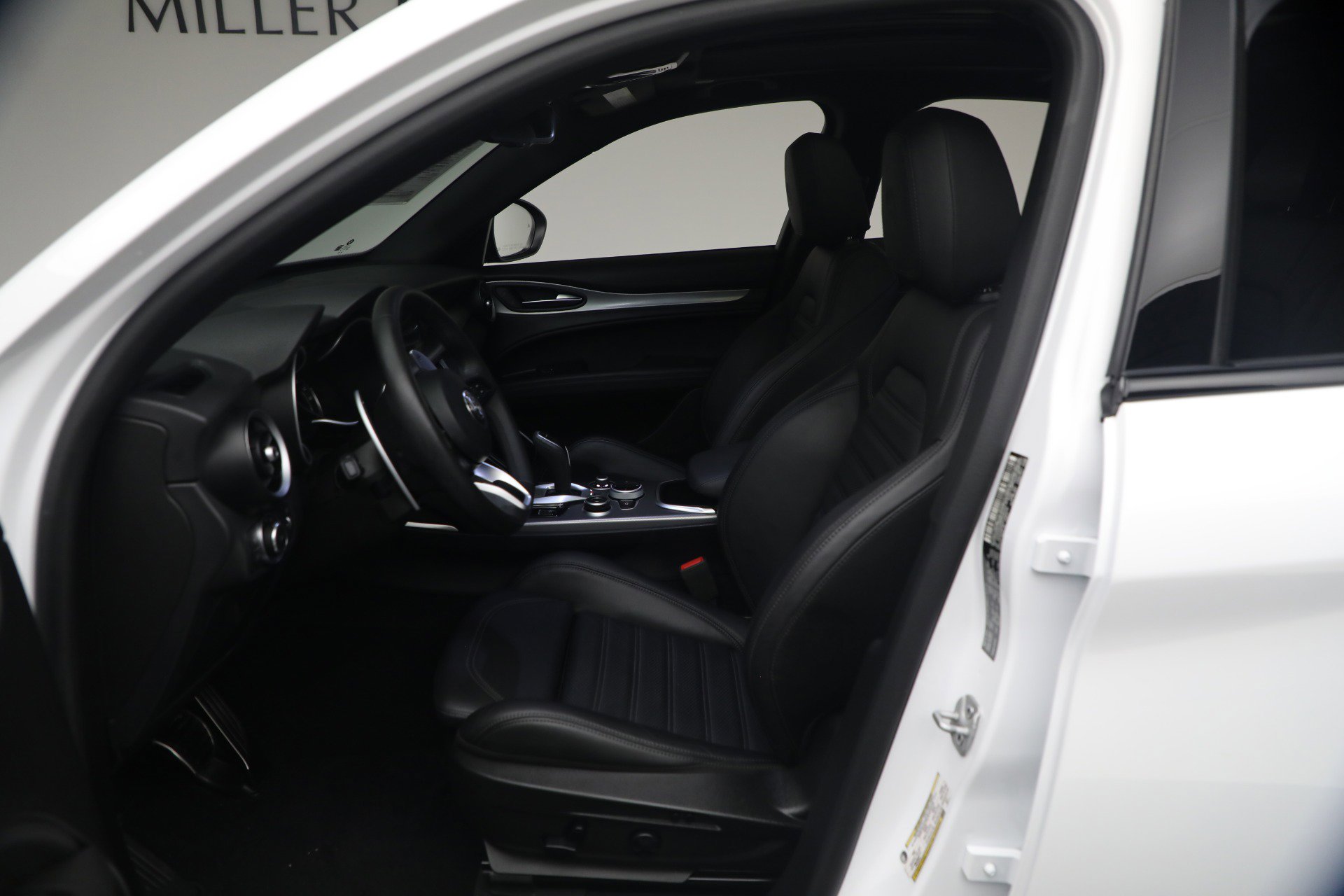 Used 2023 Alfa Romeo Stelvio Veloce AWD/4WD image 13