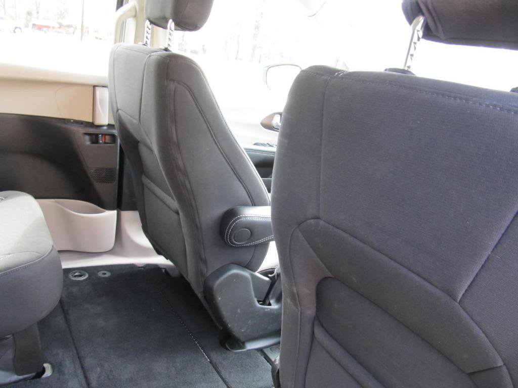 Used 2023 Chrysler Voyager LX image 41