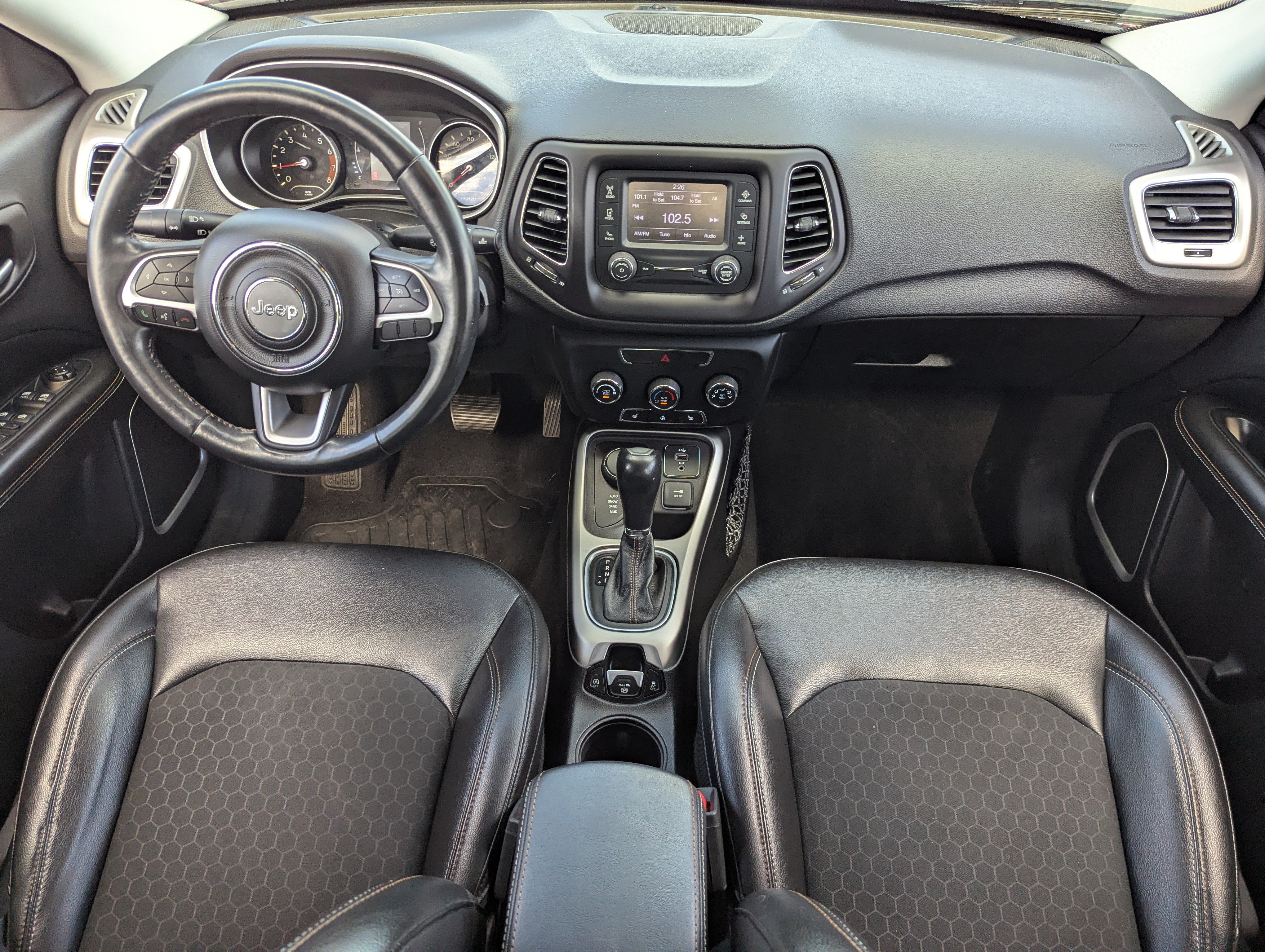 Used 2018 Jeep Compass Latitude w/ Cold Weather Group AWD/4WD image 14