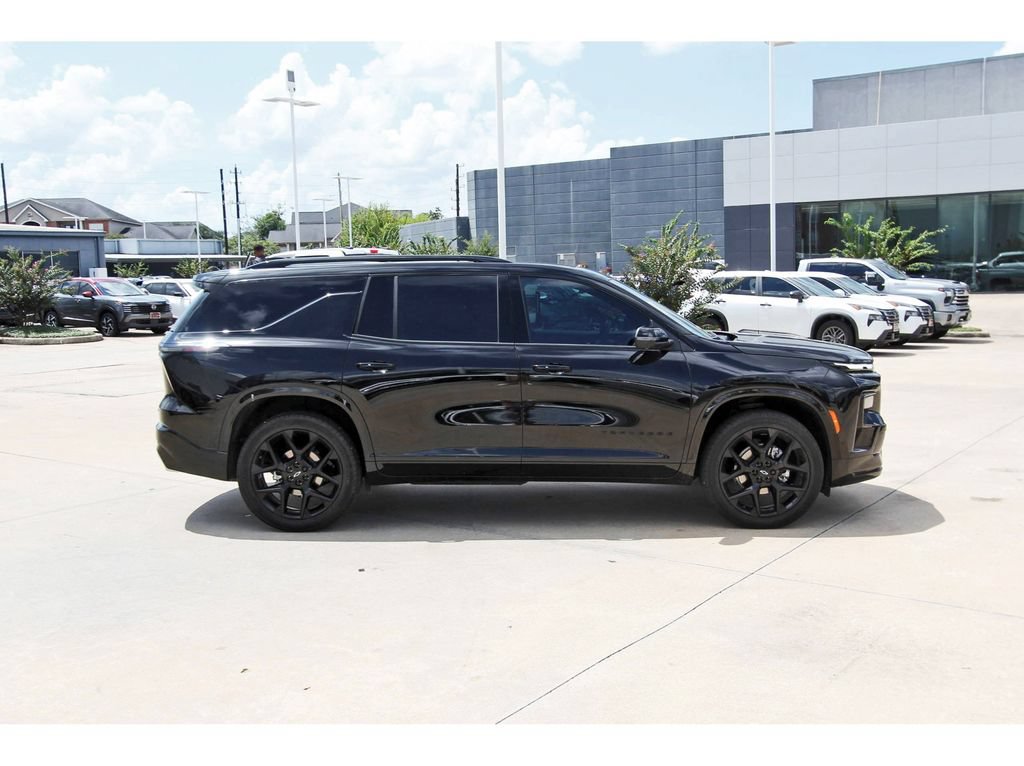 Used 2025 Chevrolet Traverse RS w/ LPO, Floor Liner Package FWD image 7