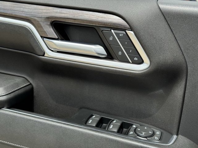 Used 2023 Chevrolet Silverado 1500 LTZ w/ Technology Package AWD/4WD image 24