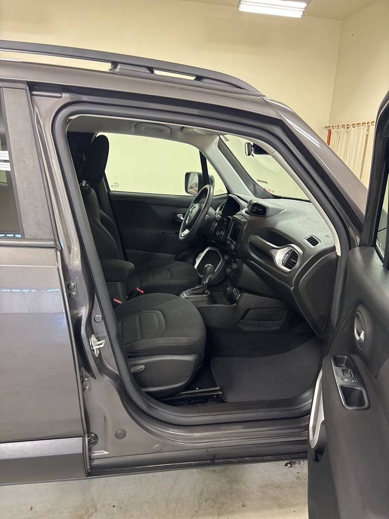 Used 2021 Jeep Renegade Latitude AWD/4WD image 24