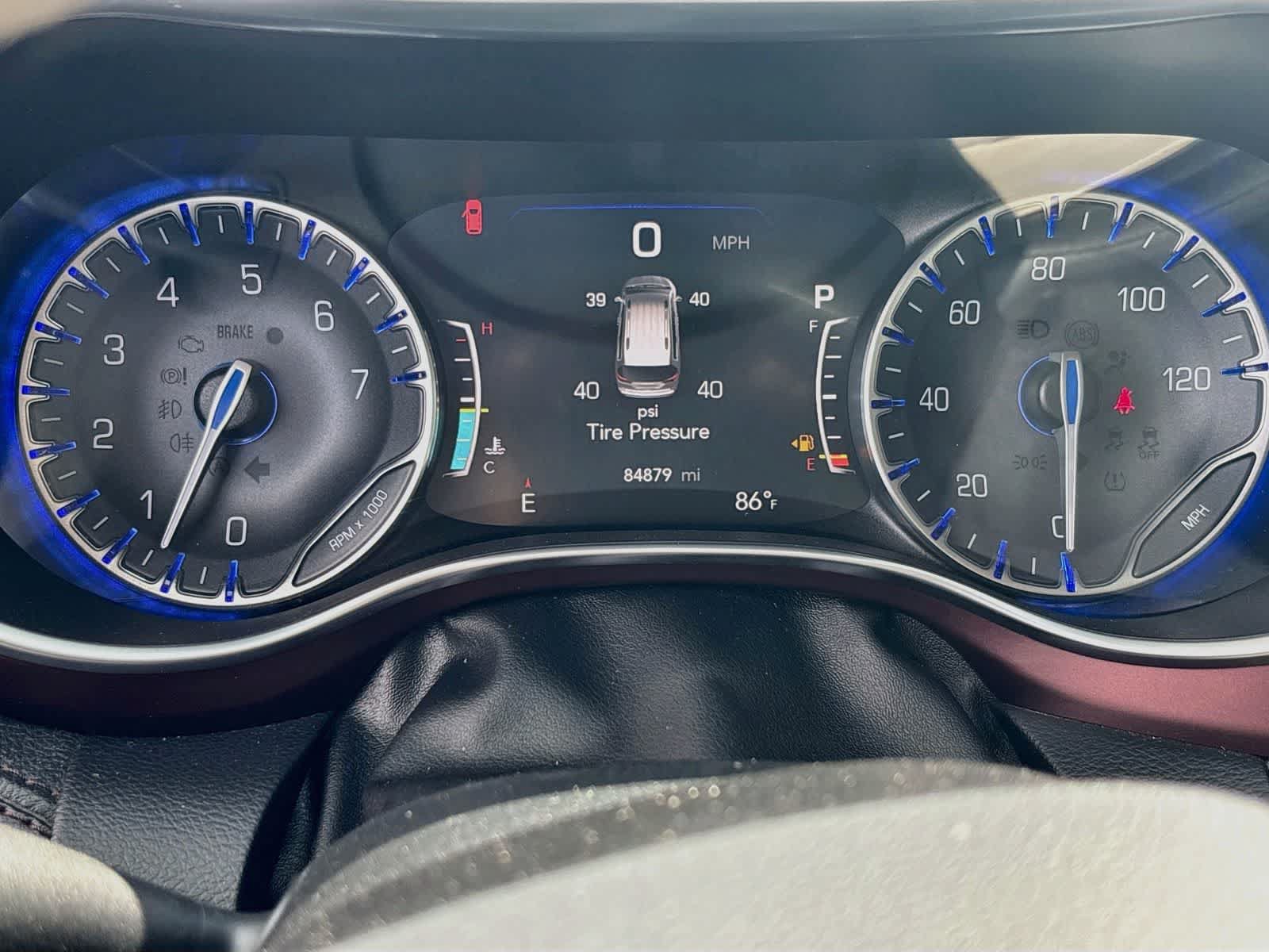 Used 2019 Chrysler Pacifica Limited w/ Tire & Wheel Group FWD image 12