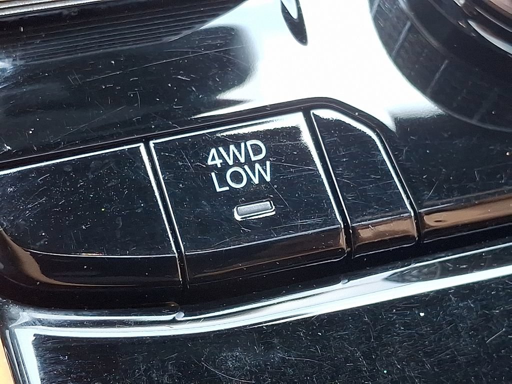 Used 2023 Jeep Grand Cherokee Summit AWD/4WD image 28