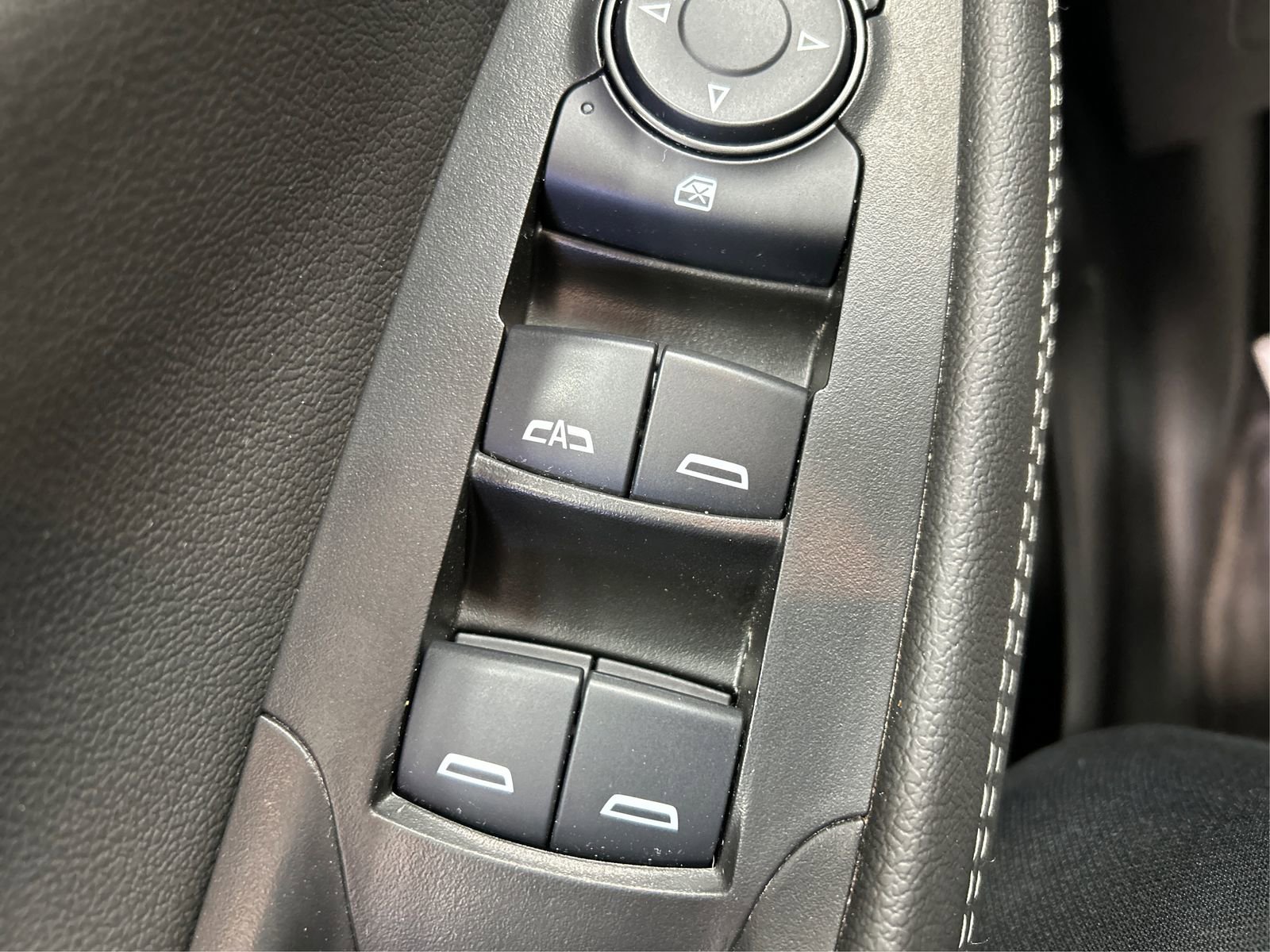 Used 2023 Buick Encore GX Preferred w/ Cold Weather Comfort Package image 29