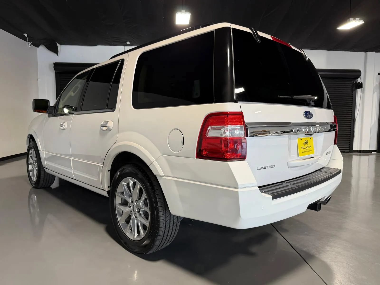 Used 2017 Ford Expedition Limited w/ Equipment Group 301A AWD/4WD image 6
