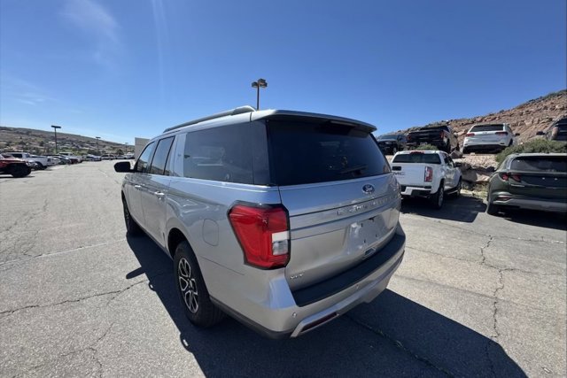 Used 2022 Ford Expedition Max XLT image 3