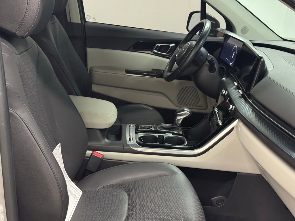 Used 2024 Kia Carnival SX Prestige image 14