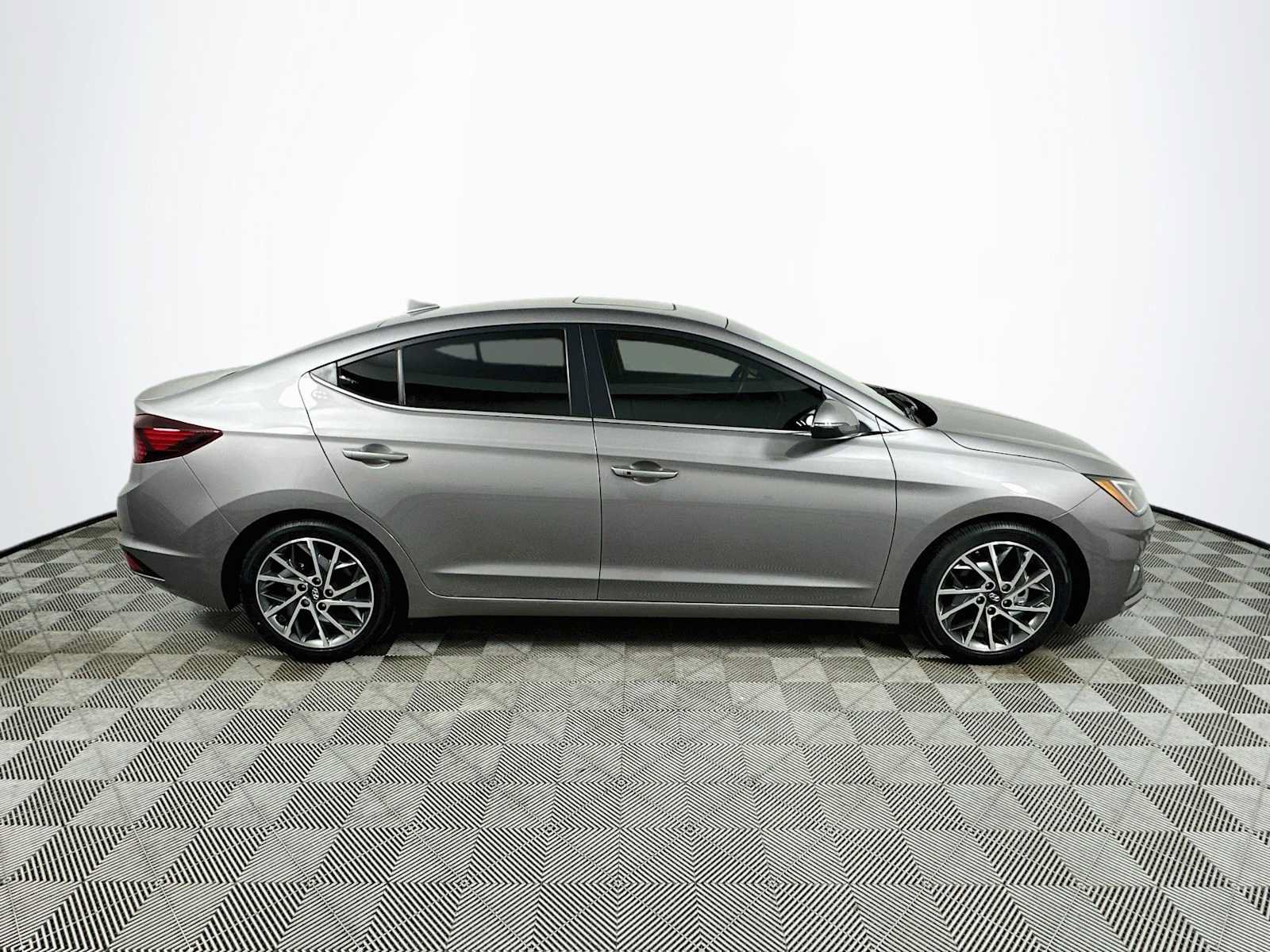 Used 2020 Hyundai Elantra Limited w/ Ultimate Package 03 FWD image 8