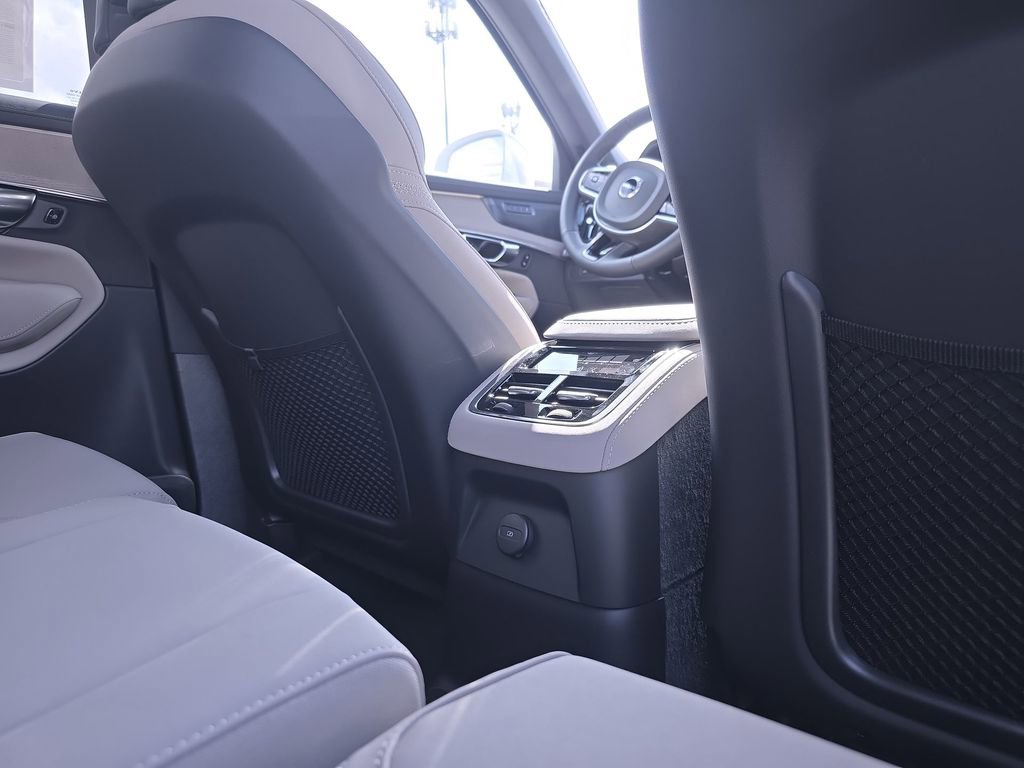 New 2026 Volvo XC90 T8 Plus w/ Protection Package Premier image 9