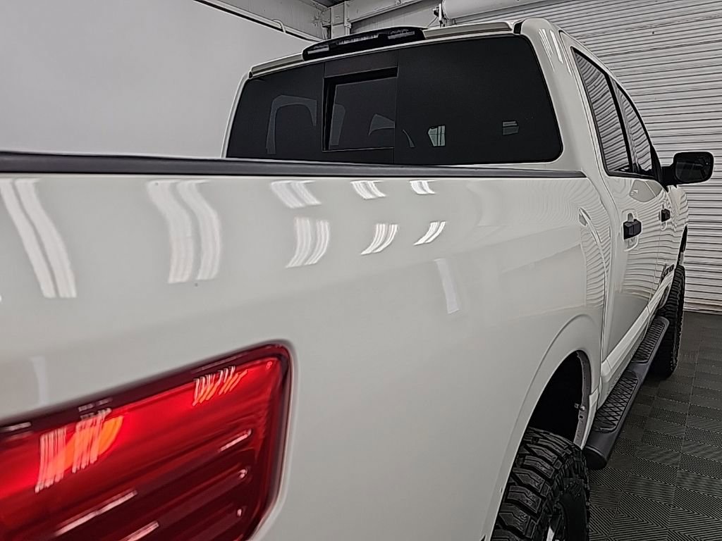 Used 2018 Nissan Titan SL w/ Midnight Edition image 9