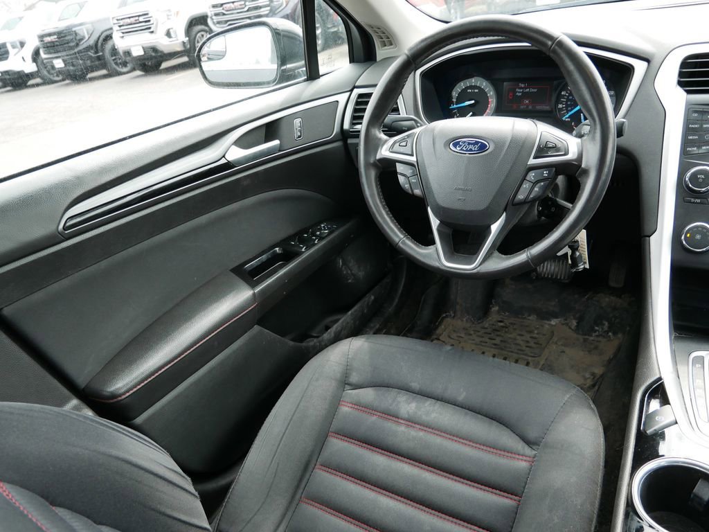 Used 2015 Ford Fusion SE w/ Equipment Group 201A FWD image 18