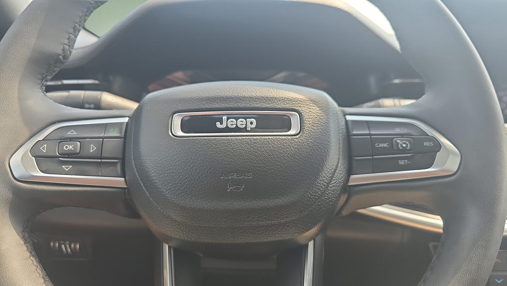 Used 2023 Jeep Compass Latitude w/ Sun and Sound Group AWD/4WD image 17