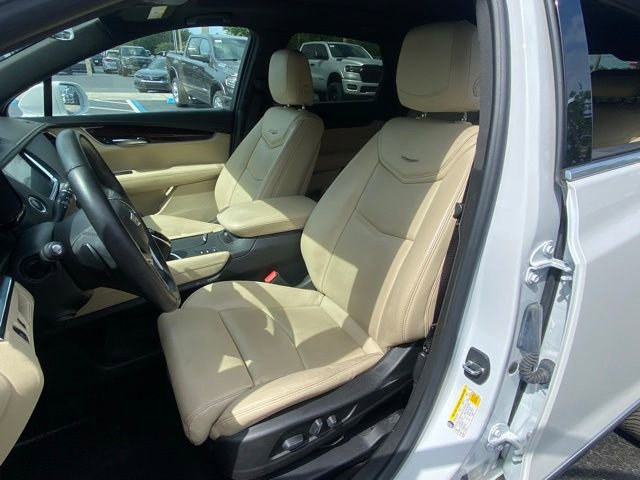 Used 2017 Cadillac XT5 Luxury w/ Driver Awareness Package image 15