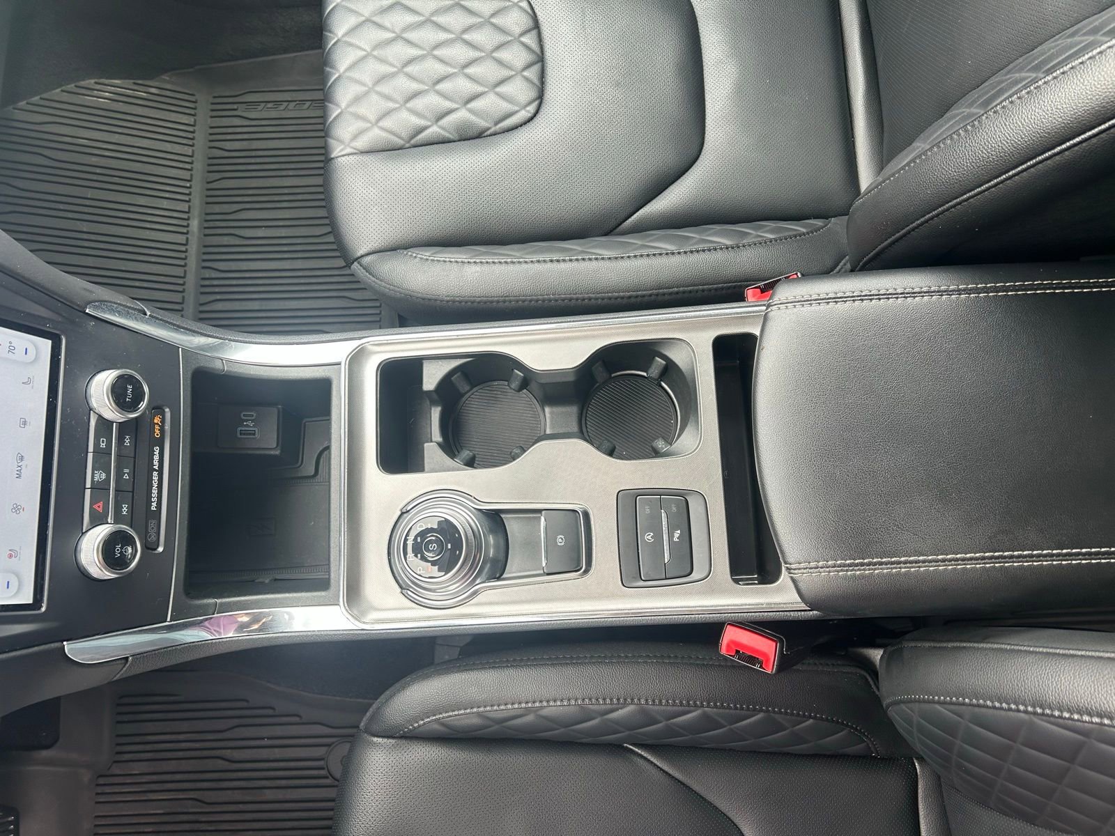Used 2024 Ford Edge Titanium w/ Equipment Group 301A image 19