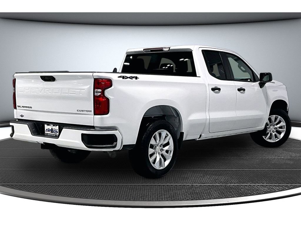 Used 2023 Chevrolet Silverado 1500 Custom image 14
