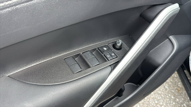 Used 2026 Toyota Corolla Cross LE FWD image 19