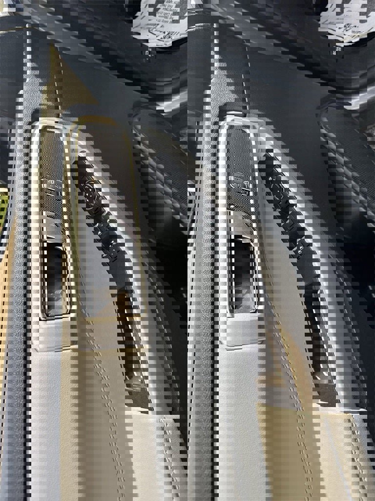 Used 2022 Ford Explorer XLT w/ Equipment Group 202A image 14